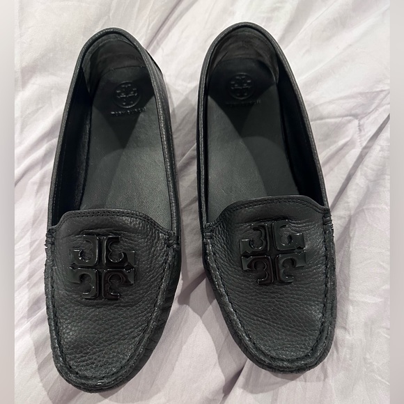 Authentic Tory Burch Loafers in black - Picture 3 of 14